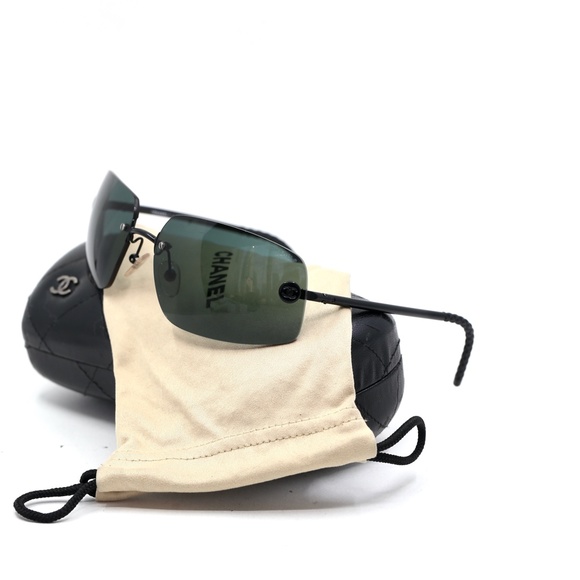 Chanel Black Vintage Sunnies - Picture 4 of 11